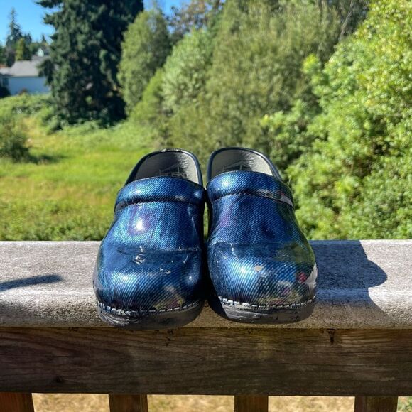 Dansko size 6 Snakeskin patterned clogs - Picture 4 of 11